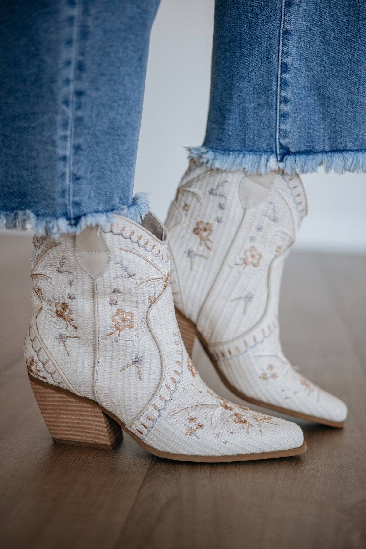 Dust & Daisies Cowgirl Boots